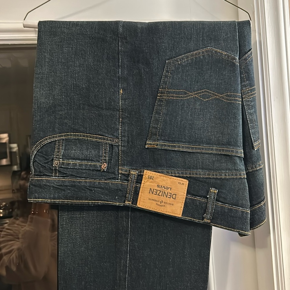 Men’s LEVI’S JEANS. NEVER WORN JUST PLACED IN CLEANERS.